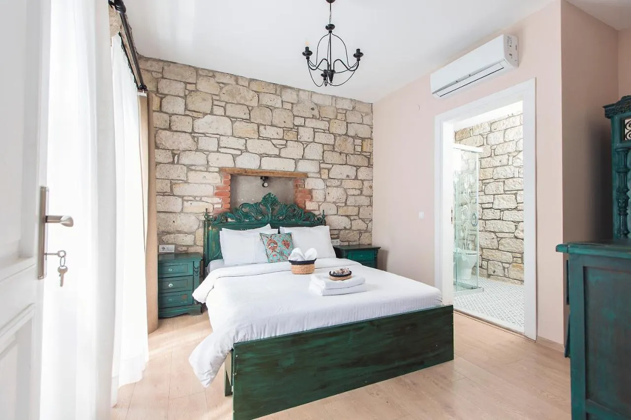 Çeşme Mastik Koyici酒店
