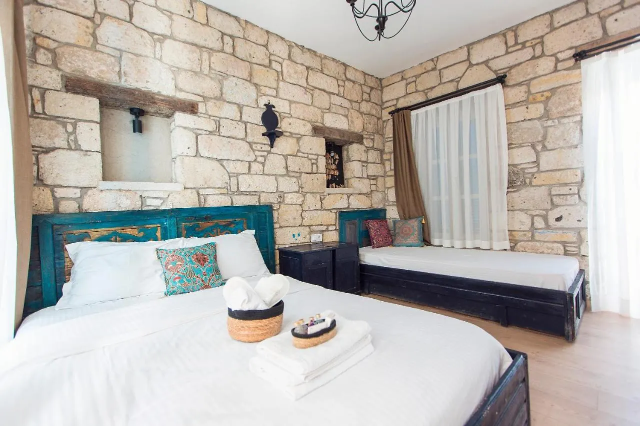 Çeşme Mastik Koyici酒店
