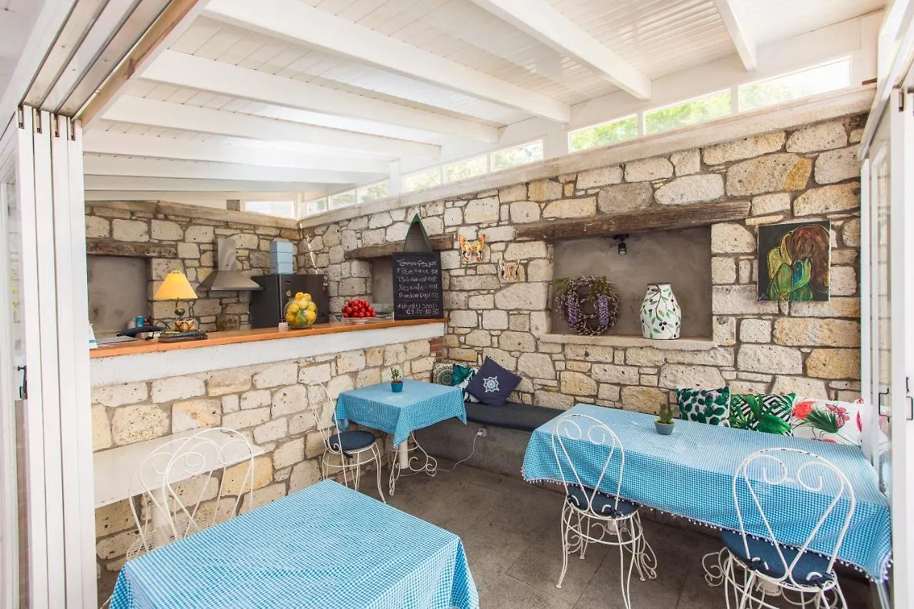 Mastik Koyici Hotel Cesme